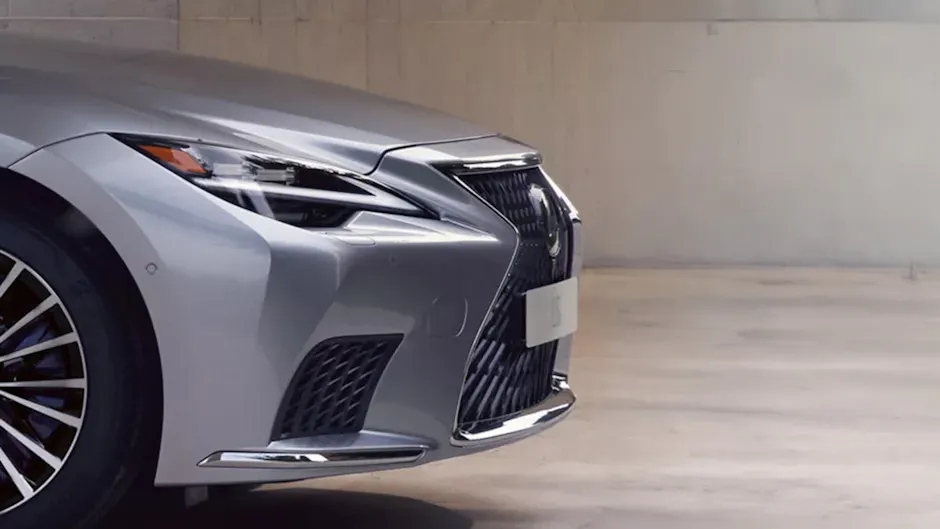 Lexus LS Front in Silber