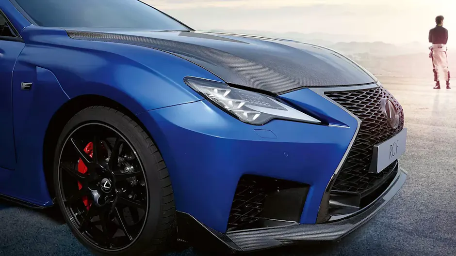 Lexus RCF blu vista frontalmente