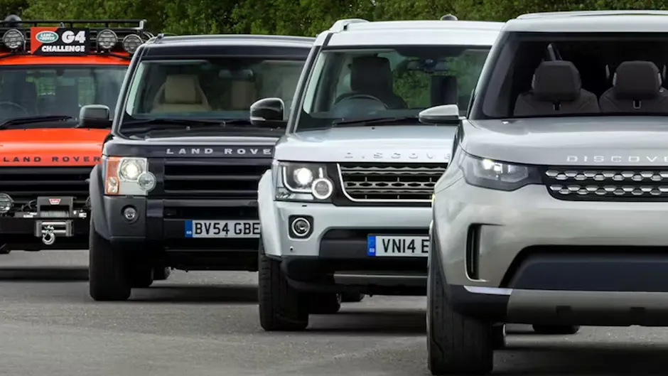 Quattro diversi modelli Land Rover nel corso degli anni