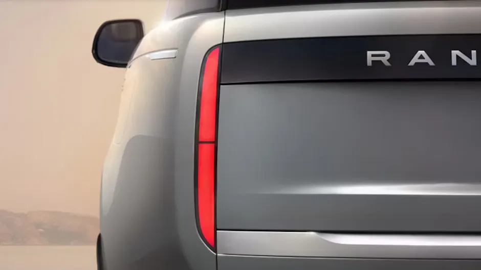 Range Rover argenté, arrière