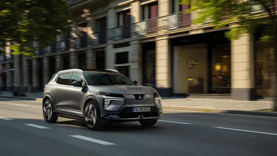 Sistemi ADAS del Mitsubishi Eclipse Cross in azione durante la guida