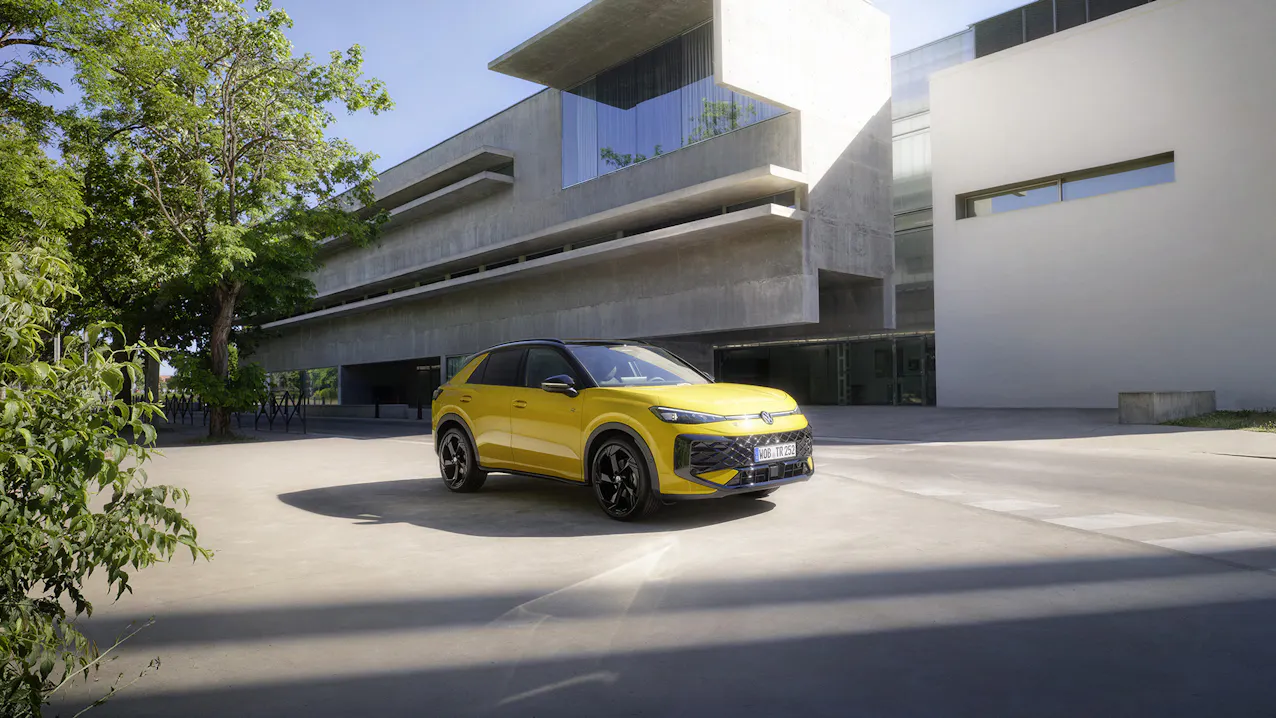 Volkswagen T-Roc vista frontale di giorno