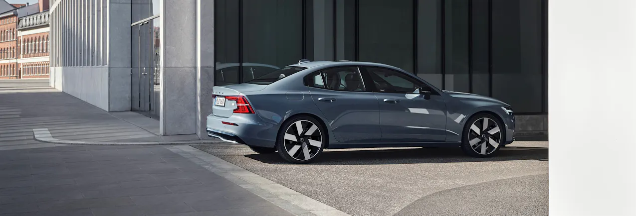 Volvo S60 vista laterale
