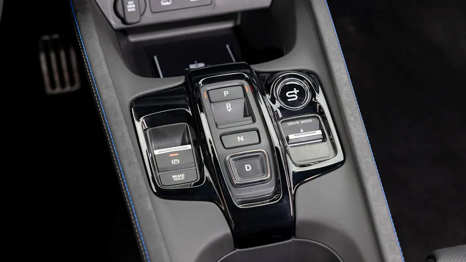 Mittelkonsole des Honda Prelude mit elektronischer Schaltung und Fahrmodi-Schalter