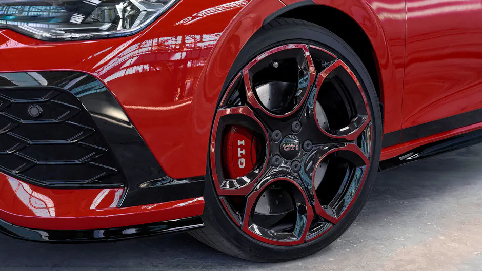 Detailaufnahme der Felge und Bremse des VW Golf GTI Edition 50