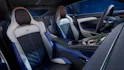 Sportsitze des Aston Martin DB12 S in zweifarbiger Lederkombination.