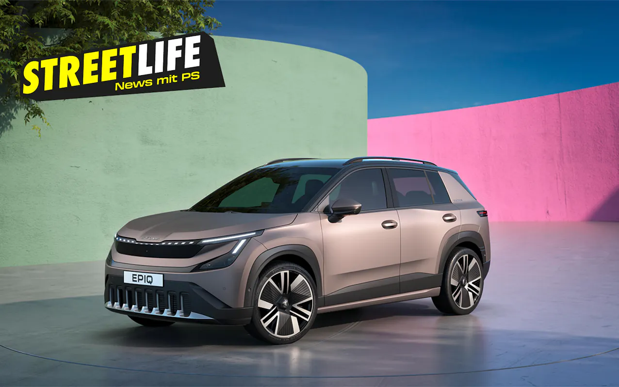 Skoda Epiq in un ambiente luminoso con pareti colorate sullo sfondo.