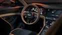 Innenraum des Supersports mit hell-dunklem Design.
