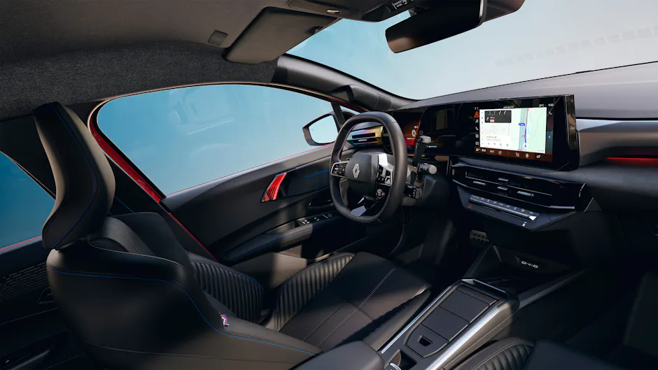 Innenraum des Renault Clio mit digitalem Cockpit, Multifunktionslenkrad und Touchscreen-Infotainmentsystem.