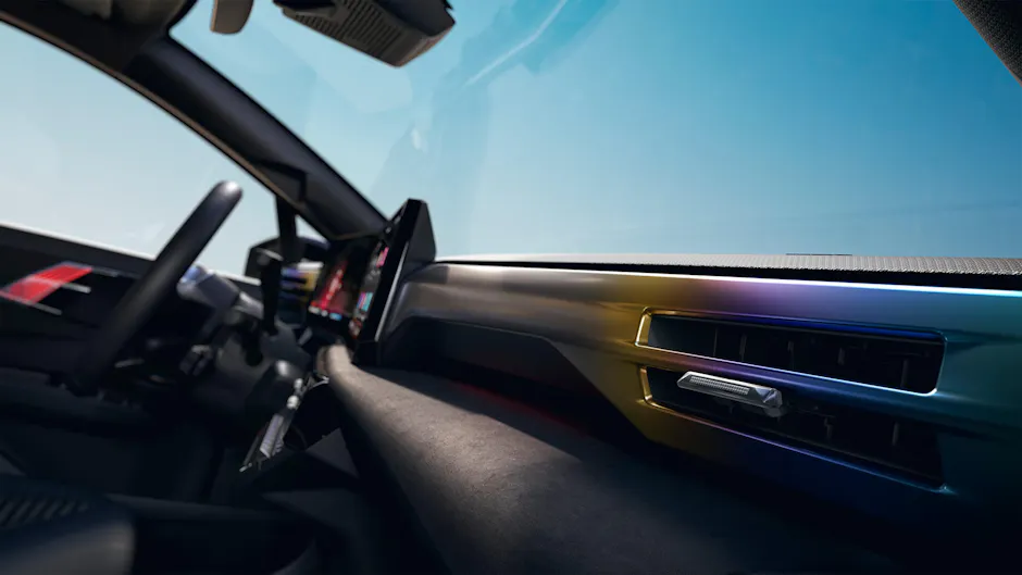 Armaturenbrett des Renault Clio mit modernem Innenraumdesign.