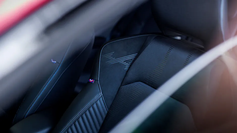 Sportsitz im Renault Clio mit hochwertiger Polsterung.