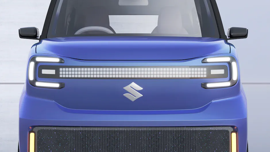 Vista frontale del Suzuki Vision e-Sky con fascia LED.