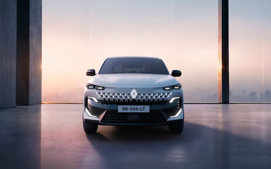 Der neue Renault Filante in Weiss, im Hintergrund ein Sonnenuntergang