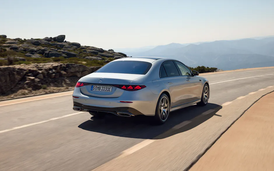 Mercedes-Benz S-Klasse in Silber, Heck