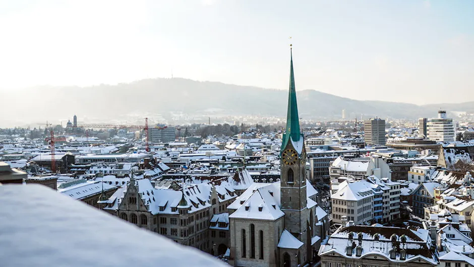 Zurich en hiver, toits enneigés 