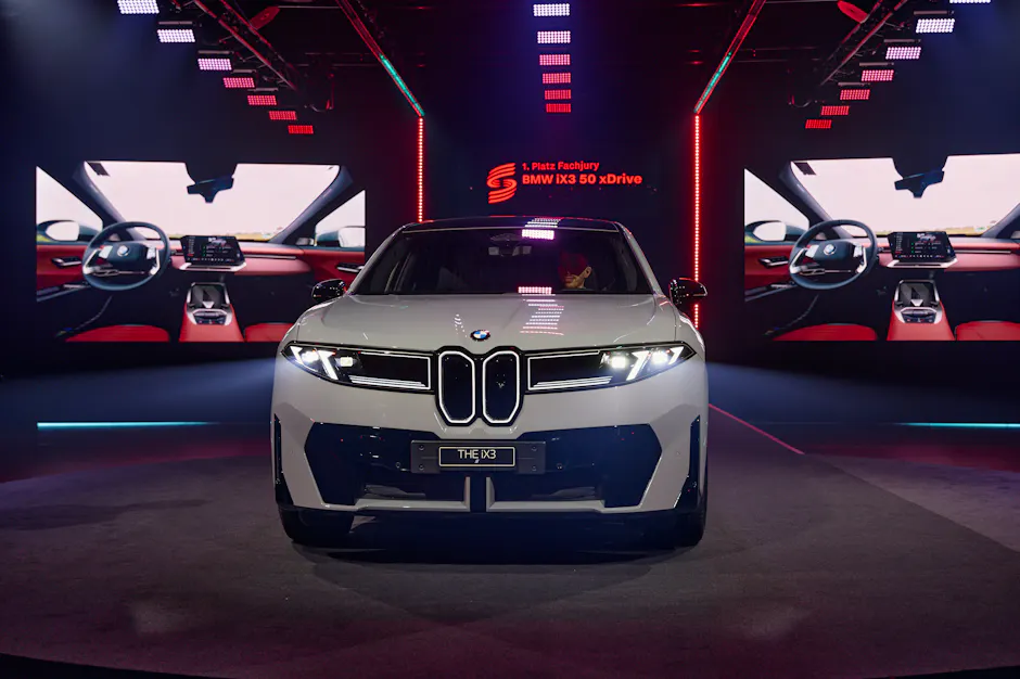 La BMW iX3 al premio “Auto dell'anno”