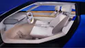 Jaguar Type 00 in blu, con interni moderni in bianco.