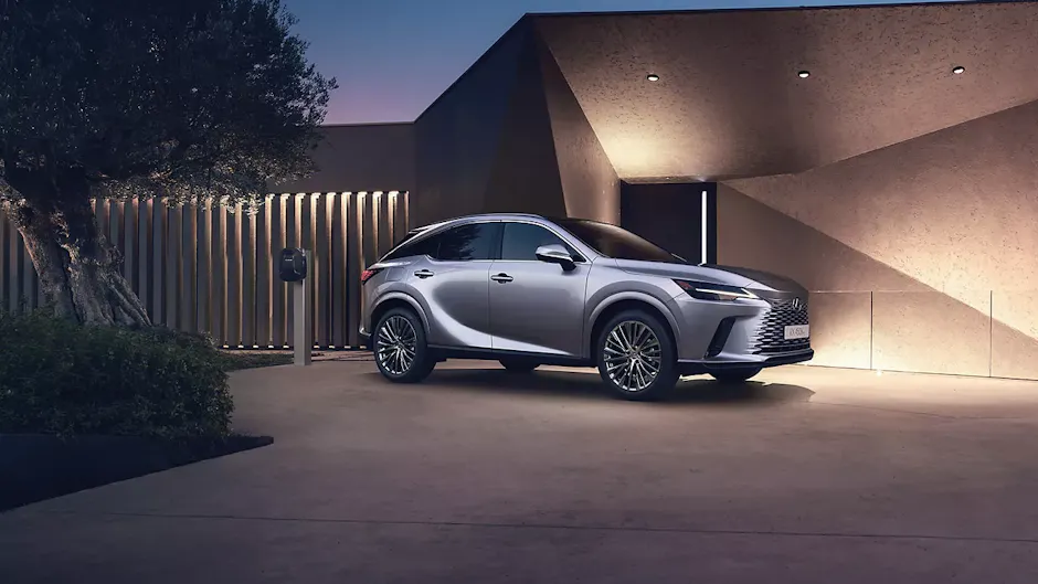 Lexus RX 500h side