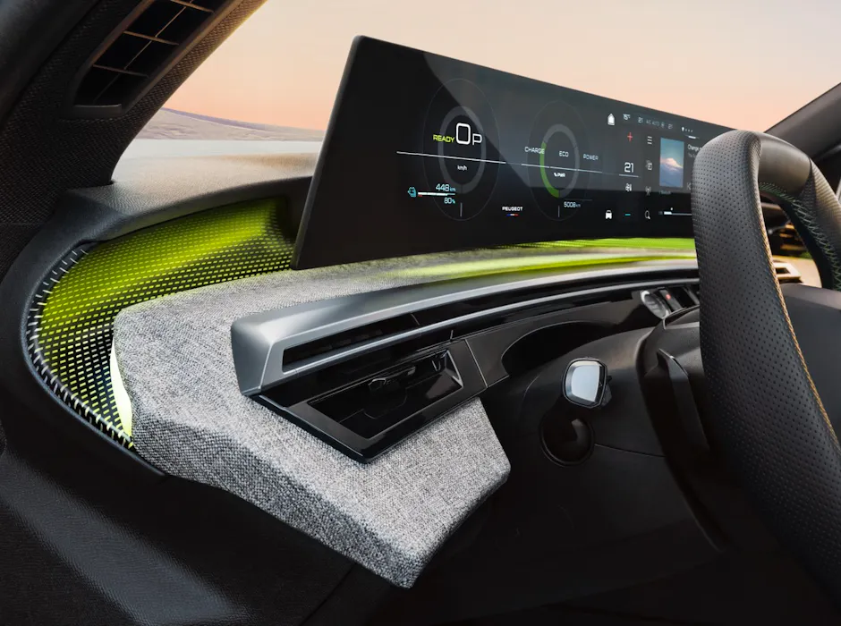 Vue détaillée de l'intérieur du cockpit de la nouvelle Peugeot E-5008