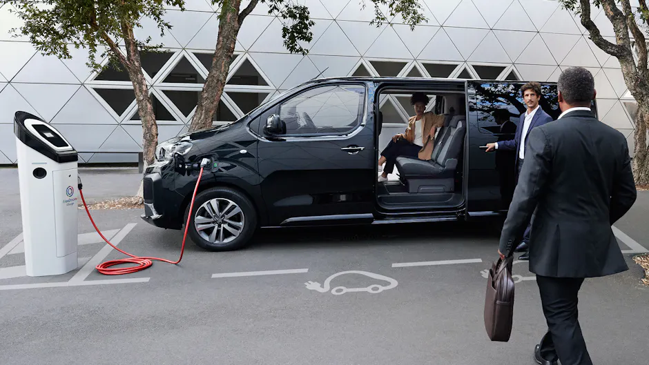 Citroën SpaceTourer an Ladesäule