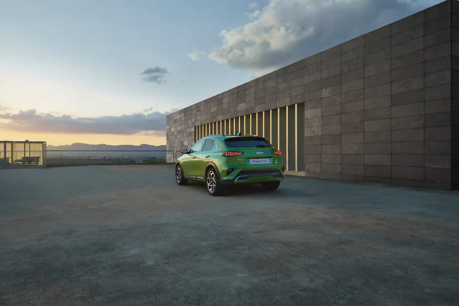 Kia XCeed green back