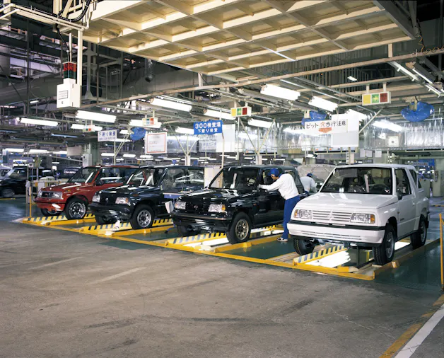 La prima generazione di Vitara nella fabbrica in Giappone