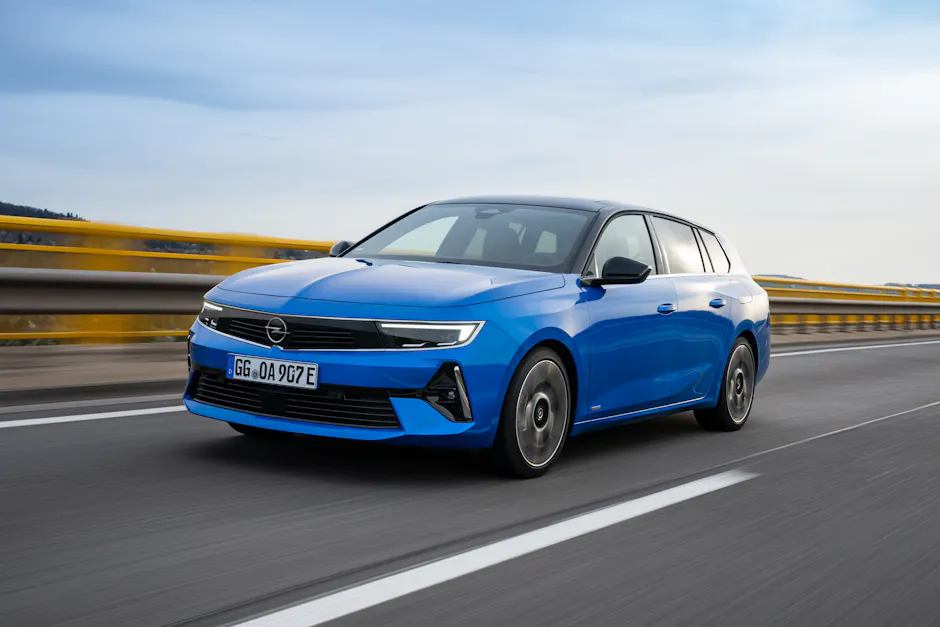Astra Sports Tourer driving